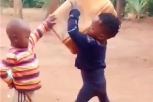 Cute babies get into a fight | Opera News Kenya | Facebook