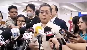 PANOORIN: Pinangunahan nina Commission on Elections (COMELEC) Chairman George Erwin Garcia at Comelec Commissioner Ernesto Ferdinand Maceda Jr. ang paglulunsad ng Comelec Reports 2021 sa punong tanggapan ng poll body sa Intramuros, Maynila, nitong Huwebes, Marso 20, 2025. Dito mababasa ang mga desisyon at resolusyon ng ahensya mula 2021. | via Jonas Sulit #DWAR1494 #AbanteRadyo #COMELEC | DWAR Abante Radyo | Facebook