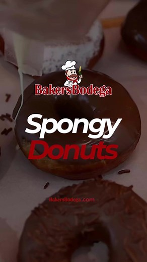 Meet the recipe for fluffy donuts! At BakersBodega we are fans of soft homemade donuts 👨🏼‍🍳. 👉🏼 Therefore, here we leave you all the ingredients: -Oil for frying -50 ml of water -50 grams white sugar -500 gr flour -2 Eggs -320 ml of milk -9 grams of baker's yeast -40 grams of butter -6 grams of salt Tell us what your top 3 donut toppings are!🍩 Remember 👉🏼 All the ingredients are available to wholesale and retail. Fill your cart on our website. | BakersBodega