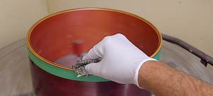 Adding my homemade edge sealer to these freshly cut edges on this '83 Tama Superstar shell | UDRUM (Underground Drum Company)