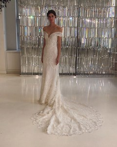 Calling all RIVINI BRIDES: ✨ The newest collection (hot off the runway) is en route to our Chicago salon for the #trunkshow this weekend!! Limited appointments are available for this Friday. 312.787.2377 to book! // @ritavinieris #2020collection | Bella Bianca Bridal Couture