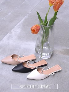 Must own shoes Elegant and classy[Point toe pearl strap flat muller]...