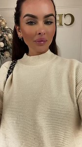 Admire Me Long Sweater Cream ⭐️ BESTSELLER ALERT  Deze truien zijn heerlijk!✌ Gedetailleerd met een rib stofje en een hoge kraag Deze trui valt lang en heeft een wijd model殺 https://www.chicaswinnyalice.com/home/15546-33371-admire-me-long-sweater-cream-p105.html#/4-size-one_size | Chicas Mode | Facebook