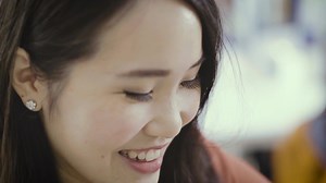 Selain impiannya untuk berwirausaha, Carline Darjanto memiliki passion yang besar terhadap dunia fashion. Hal itu membuatnya memberanikan diri untuk memulai bisnis bersama sahabatnya, Ria Sarwono, mendirikan label fashion buatan lokal dengan nama CottonInk. Untuk menjadi seperti sekarang ini, Carline tidak pernah berhenti untuk terus mencoba hal-hal baru, percaya diri dan yakin bahwa ia dapat melakukannya. Moms, si Putri Kecil juga bisa menjadi seorang fashion designer! Tapi apapun cita-citanya,