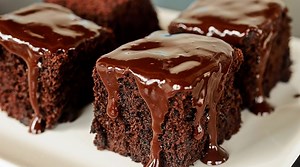 Prăjitura „Eva” cu glazură de ciocolată. Rețetă din caietul bunicii