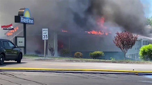 Raw scene video: Fire burns at Days Inn in Kittery, Maine