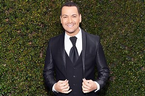 10 Tropical Latin Christmas Songs