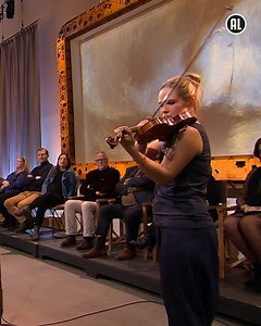 De Amerikaanse meesterviolist Leila Josefowicz is gespecialiseerd in modern repertoire. Ze is een muze voor een heel leger levende componisten! Zondag speelde ze muziek van Esa-Pekka Salonen.🎶 | Podium Klassiek