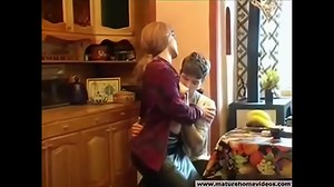 Loạn luân mẹ ruột dáng đẹp cho cậu con trai mút ti ,vét máng - VAILONXX