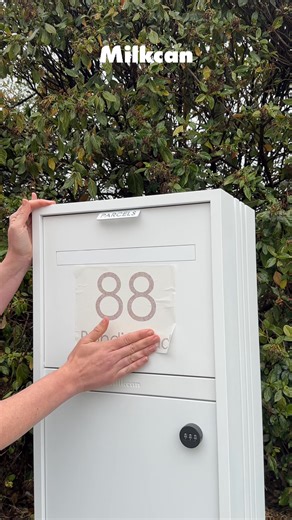 Featuring a sleek, modern design and customisable house number placement, the Bondi Letterbox is the perfect way to add style and personality to your entryway. | Milkcan Outdoor
