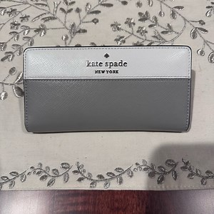 Kate Spade Madison Colorblock Large Slim Bifold wallet, color: platinum grey