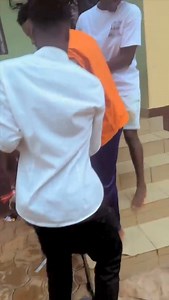 L’artiste Shiley vient d’être transporté aux urgences 😳😳 D’après ses proches il serait sorti hier avec ses amis au retour il se plaignait d’avoir m..al au c●u C’est ce matin que son ami va constater que shiley était immobile sur son lit et ce dernier l’a transporté aux urgences . On espère que ce n'est rien de grave 🙏🥺 On decraque ! #slaybabe | Slaybabe