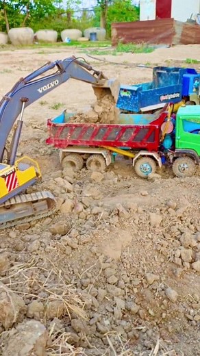 remote control excavator dump truck #excavator #remotecontrol #rc #rcexcavator #rctruck #dumptrucks #mantruck #volvo #volvoexcavator #toycar #carforkids #reels #reelsvideo #reelsfb #reels2023 | SMEY RC Official