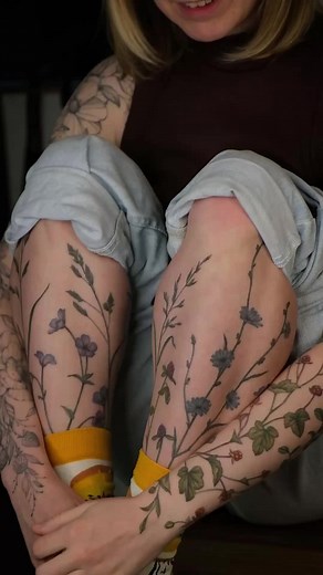 Полностью ягодный рукав с ботаническими тату