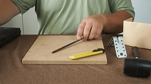 Un hombre revisa las herramientas de: video de stock (totalmente libre de regalías) 3978911669 | Shutterstock