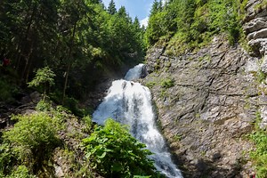 Cascada Vălul Miresei - unde se află și care este povestea ei