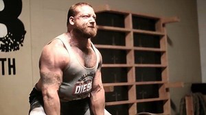 TBT - 900x5 Deadlift, 855 Conventional, 875 backdown reps, all in one epic deadlift session when I was chasing Grand Goals. Well more like 4.9 reps 😝 I was also gonna do reps with that 855 conventional but got a little out of position and didn’t want to compromise my training by attempting to pull it back into position. The question is... when do you think I’ll be at this level with my squats in current quest? ➖ FREE AUDIO Download of my life changing book below! www.chrisduff.in ➖ @KabukiStren