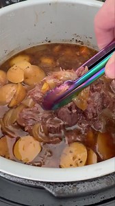 Today I made a pot roast! So juicy and tender! ❤️❤️❤️ | The Rebel Chick