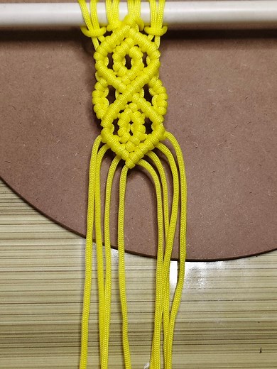 Macrame diamond knots DIY #macramediamondknots #hilightseveryonefollowers2025 #fbviralpost2025シ #fbpost2025シ #hilightseveryonefollowers #macrametutorial #macramewalldecor #wallhanging #macrame #diy | Rita Muchahary