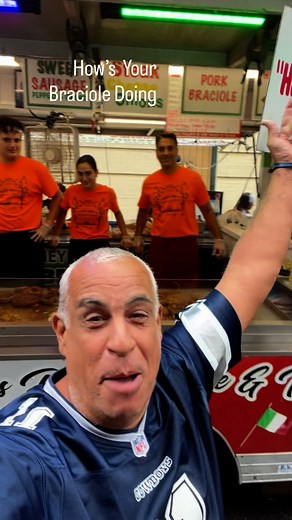 #italianfood #sangennaro #sangennarofeast #littleitaly #mulberry #mulberrystreet time for some great #streetfood #sausagenpeppers @sangennaronyc @its_cousin_vinny @littleitalyofnewyorkcity @italianenclaves @all.things.italiano | Wally Santos