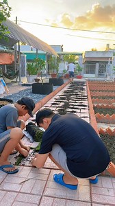 1.1M views · 8.6K reactions | Có những ngày bình yên đến lạ thường, không bon chen, không toan tính, lui về 1 góc, cùng nhau hít thở chung bầu không khí với người mình thương, làm những việc mình thích, mở mắt ra còn thấy nhau mạnh khoẻ là hạnh phúc rồi! | Min Mặn Mồi | Facebook