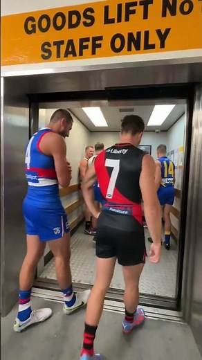 FILE UNDER: Things you don’t see everyday 🧐 #afl #footy