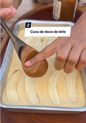 Cuca de banana com doce de leite — receita fácil e rápida