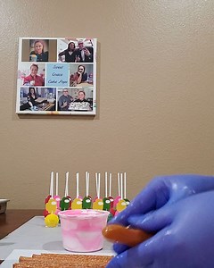 19K views · 259 reactions | Caramel pretzels dipped in Merckens and Colored with Chef Master CANDY COLOR. I always dip them in a taller container, but i didn't have one sooo plan B  Perters Caramel, Merckens, candy color and pretzels from Bakersbodega Express | Sweet Grace | Facebook