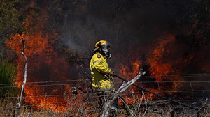 WA bushfire update: Firefighters battle extreme conditions as Red Gully and Yael blazes prompt warnings
