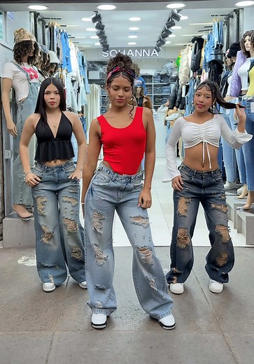 Descubre el Trío de Chicas y sus Jeans de Gamarra