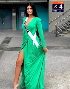 Miss Venezuela Sthefany Gutierrez congratulates Catriona Gray, thanks Thailand