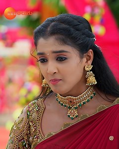 Bhoomi దగ్గర తాను చేసిన కుట్ర గురించి చెప్పిన Apoorva....! #ApoorvaAgreedHerEvilWork #Meghasandesam #ZeeOnTheGo #ZeeTelugu | Zee Telugu