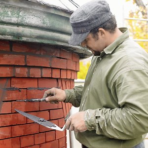 How to Repair Mortar in a Brick Wall
