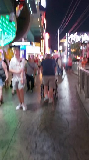Walking the las vegas strip night scenes Raw&unfiltered #lasvegas #lasvegasblvd #traveltips #lasvegasstrip | J Cortez Traveler