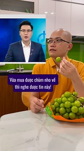 4.4M views · 29K reactions | Chia sẻ ngay để người thân mình hạn chế dùng loại nho này nhé anh chị. Nhà bác sĩ cũng vừa mua được chùm nho về thì đọc được tin này, thật sự sợ hãi luôn ạ. Đã cẩn thận mua siêu thị rồi mà vẫn không yên tâm được #bacsichuongtieuhoa #suckhoe | Bác Sĩ Chương | Facebook