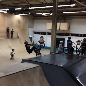 95 reactions | Backflip on @tobiasbmxer his 16inch bmx! So hard to get speed on this small bike... Thanks @arjanellens for filming! #bmx #braaab #16inch #040bmxpark | Daniel Wedemeijer | Facebook