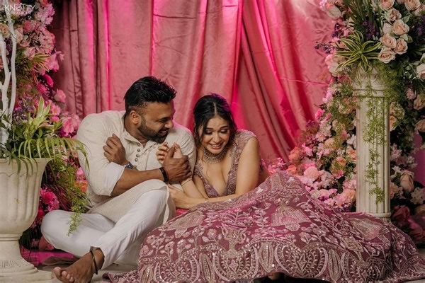 मशहूर एक्ट्रेस का दूल्हा बनेगा ये बिजनेसमैन, दुल्हन की सैंडल्स लेकर घूमा, लुटाया प्यार