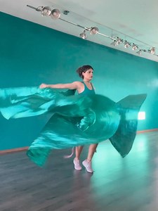 ¡Se concluye el Verano! 👏🏽👏🏽👏🏽 muy feliz de todo lo que se vivió. En Bellydance vimos Drum Solo, Alas de Isis, Shaabi y Bastón, además de Coreografía de Urbano, Yoga y Flex&Tone con grandes maestros 🙌🏾😊 Y les subí este video fuera de contexto [Sacando secuencia de Alas de Isis, nivel principiante] 🦋💖✨por que celebro y agradezco que tras 8 años de tratamiento para Depresión y Ansiedad ¡por fin me vuelvo a sentir YO! 🥰 Síguenos en Instagram.com/kbd___studio 💫 — #kbd_studio #myhappypla