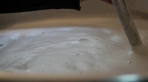 Beer Brewer Mixing His Malt Container: vídeo stock (100% livre de direitos) 1026429167 | Shutterstock