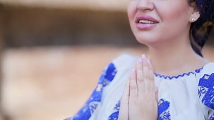 27K views · 951 reactions | Buna Vestire este ziua în care Arhanghelul Gavril a mers la Fecioara Maria și i-a vestit că îl va naște pe Fiul lui Dumnezeu.  | Claudia Ionas | Facebook