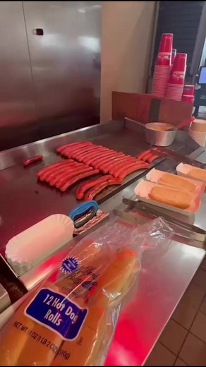 23 reactions · 9 comments | Hot off the grill and bound for bun town 掠#WindMillHappy #njrestaurants #NJfoodie #hotdog | WindMill Hot Dogs | Facebook