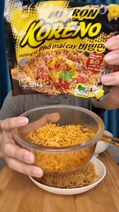 11K views · 223 reactions | Review ngẫu nhiên mấy gói mì trộn có sẳn ở nhà của ông Bác :)) | Quân Vui Vẻ | Facebook