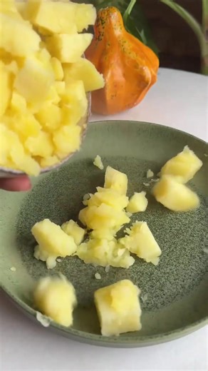 Cheesy potato Satisfy your cravings with our delectable food and snack recipes. Discover easy-to-make dishes that are perfect for any occasion. 🍔🍨 | Foodie Frenzy