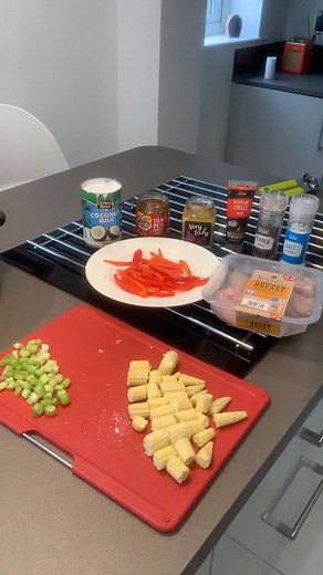 53K views · 221 reactions | Slow cooker thai red chicken curry #fyp #fypシ゚ #slowcookerrecipe #slowcooker #foodtiktok #FoodLover #Recipe #thai #thairedcurry #curry #mealideas Ingredients 350g chicken breast diced 1 jar of thai red curry paste 1 tin of coconut milk Spring onion Baby corn Red pepper Garlic Salt Pepper High 4-6 hours or low 8-10 enjoy with rice ! | Dadthefoodie | Facebook