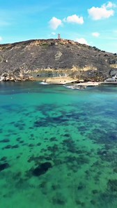 🍂🍁Autumn in Malta🇲🇹 Greetings from Gnejna Bay! Thanks instagram.com/lara.goes.exploring for her video. #łovemalta #malta #visitmalta #beaches #winterinmalta | LoveMalta