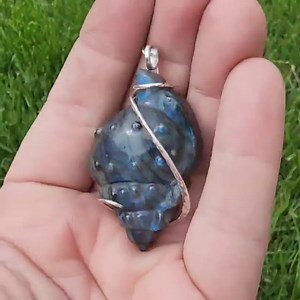 Normally the seashells that you see on the Oregon coast are kind of boring and usually smashed up a bit, but come see us and you can find this blue chonkerdoo. Carved labradorite wrapped on sterling silver. #sterlingsilver #silverjewelry #gemstonejewelry #oregoncoast #comevisit #lincolncity #beach #spring #lincolncityoregon #inspiration #yougotthis #bethechange #youcandoit #beachtrip #oregoncoast #vacationtime #authentic #beyourself #crystals #belove #selfcare #lawofattraction #love #rockhoundin