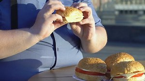 Obese Person Eating Fast Food Hamburgers : vidéo de stock (100 % libre de droit) 1016451016 | Shutterstock