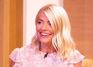 Holly Willoughby Returns To This Morning Hosting Duties In Stunning Dress