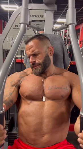 Super heavyweight bodybuilder @samp_musclemodel_pro upper body pump session, two weeks out from competition. #bodybuilder #bodybuilding #workoutmotivation | Fit Media Channel