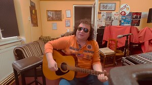 🎸 Dallal üzent az Erdély TV nézőinek Szabó Előd, a Titán zenekar frontembere. | Erdély TV